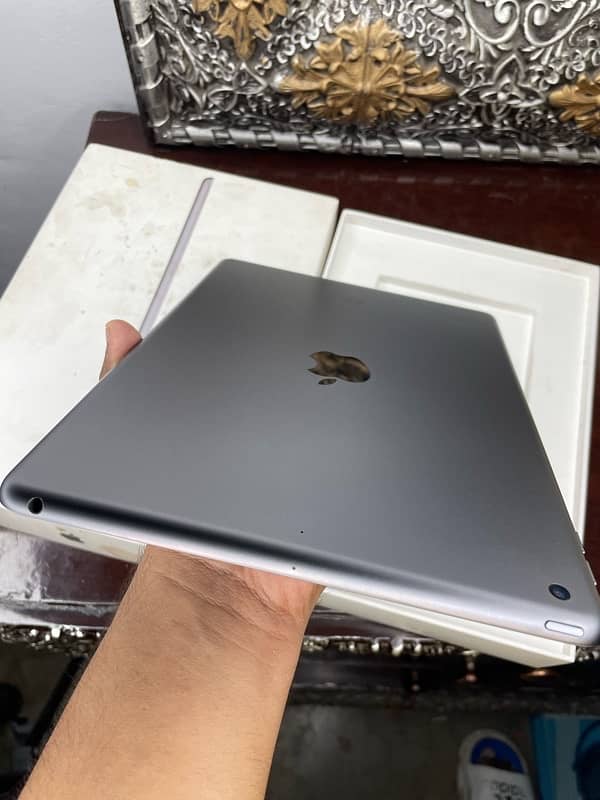 Ipad 8th Generation  128/GB 3