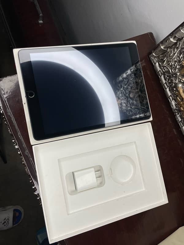 Ipad 8th Generation  128/GB 5