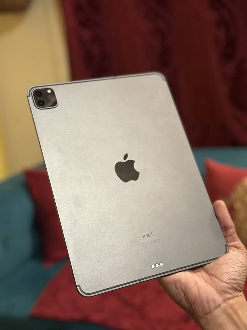 iPad Pro (11-inch) 2nd Generation (128 GB with Latest 18.1 Version) 1