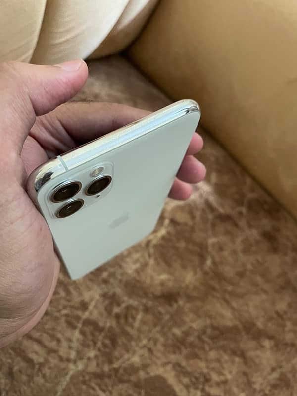 iPhone 11 Pro Max (PTA APPROVED) 6