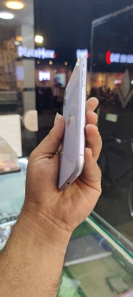 Iphone 11 64GB non pta 1