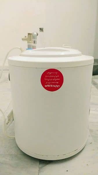 Instant electric geyser almost new condition 2