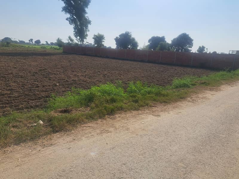 Luxury Farmhouse Land 20 Kanal 18 Marla for Sale Near Bedian Road, Lahore! 50 Lac per Kanal 2