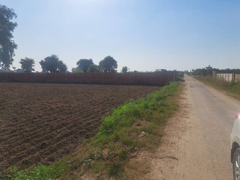 Luxury Farmhouse Land 20 Kanal 18 Marla for Sale Near Bedian Road, Lahore! 50 Lac per Kanal 4