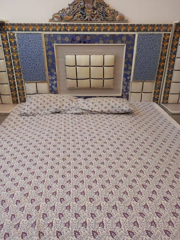 bedset with side table and matress(urgently for sale) 4