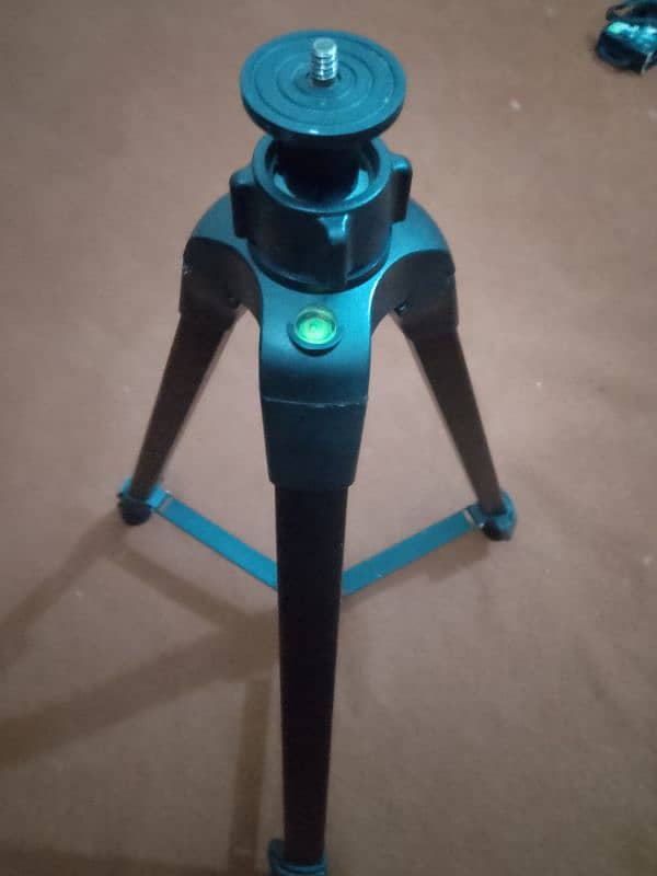 Sunpack Tripod 4