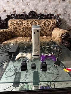 Xbox 360 320 GB With 2 Controllers