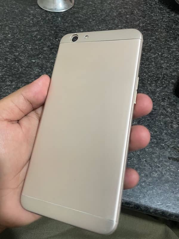 Oppo F1s (4,64) 4