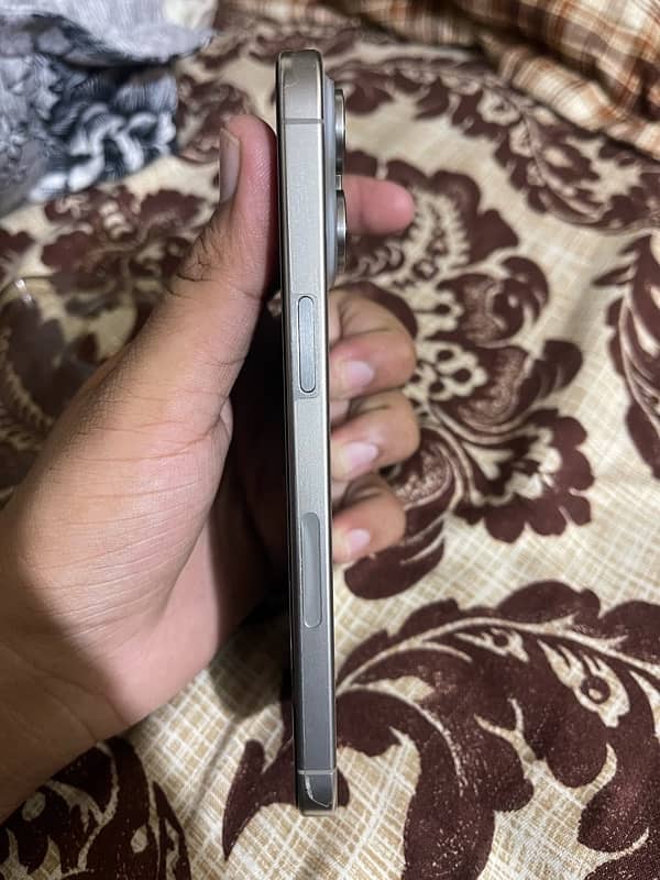 IPHONE 15 pro max natural titinum 256gb jv 4