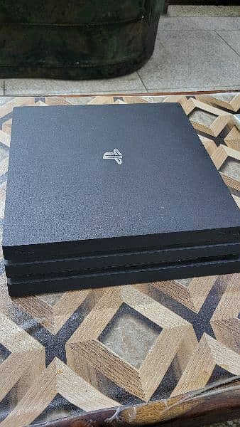 PS4 PRO 1TB 1