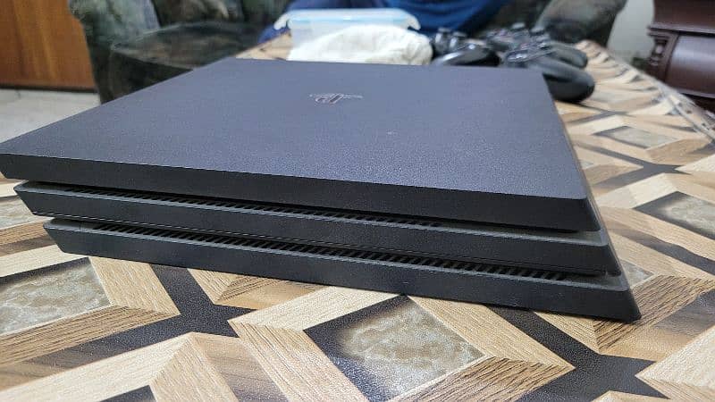 PS4 PRO 1TB 2