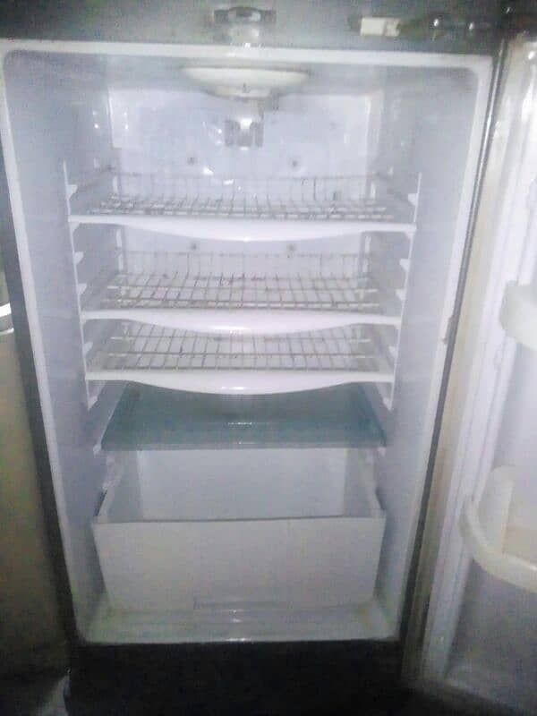 Good condition Waves refrigerator 1