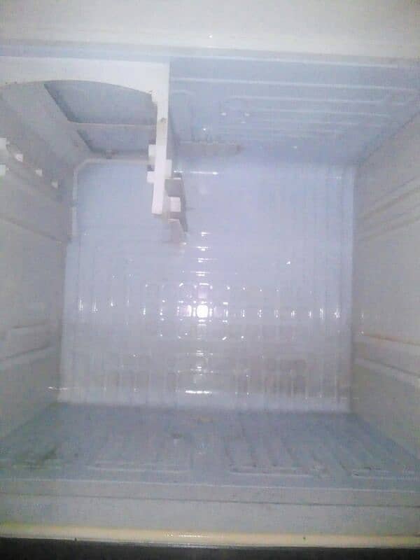 Good condition Waves refrigerator 2