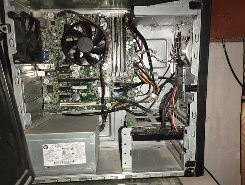 Gaming Pc With Table 1