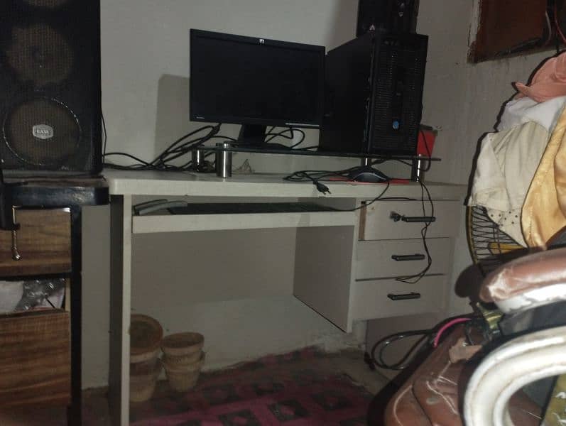 Gaming Pc With Table 2