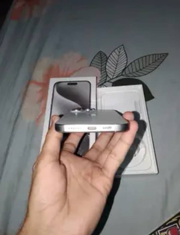 I PHONE 15 PRO MAX WHITE TITANIUM 1