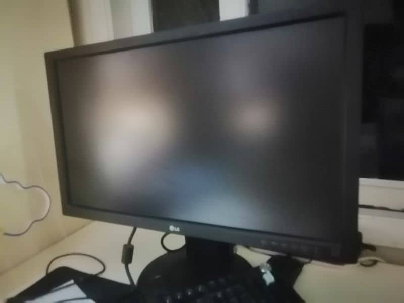 LG 24 inch lcd with inphic v950 mechanical gaming keyboard 2