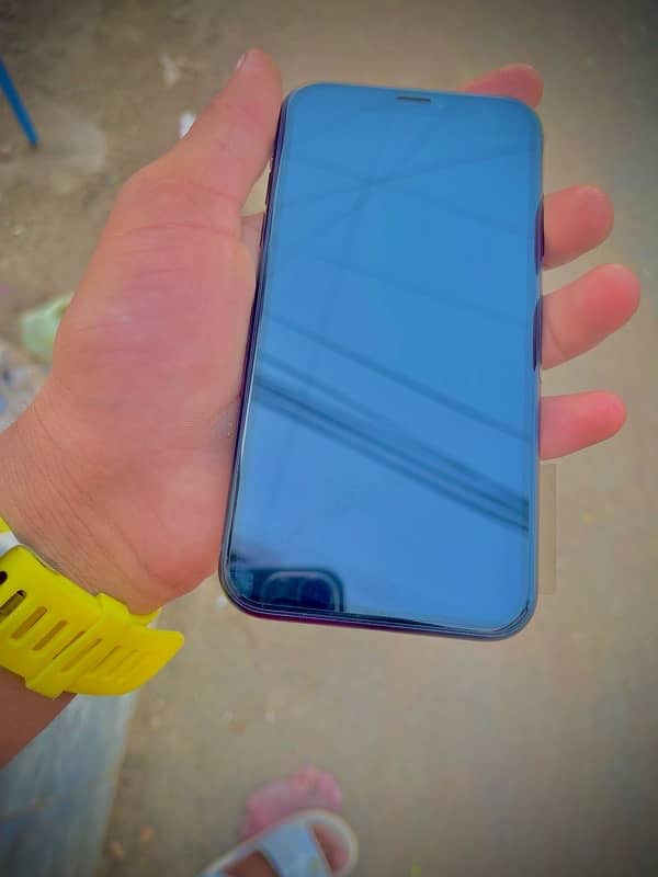 iPhone XR 128 gb black Colour 82 health 6