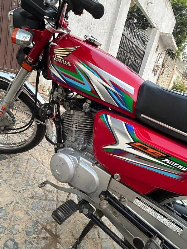 honda CG-125 only 4thousand kilometers use excellent condition 4