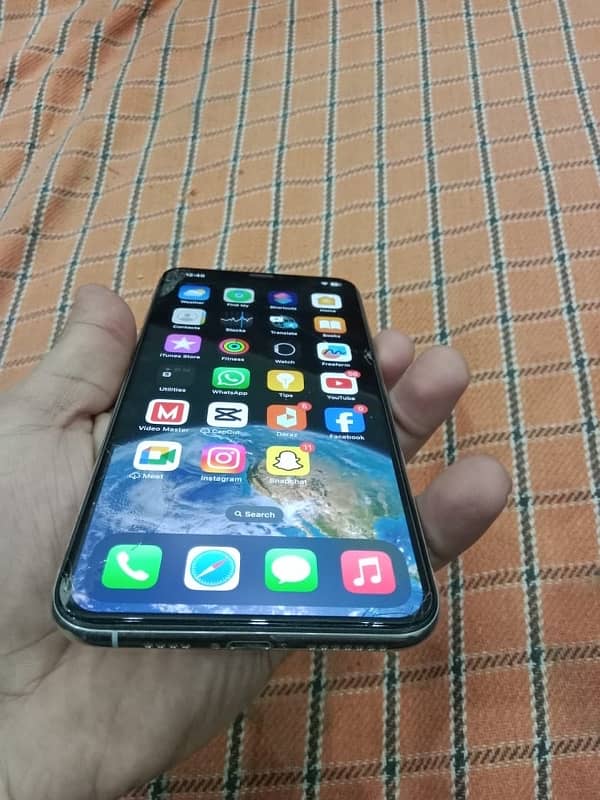 iPhone XS Max 4