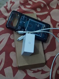 Google Pixel 8 ( charger / cover )