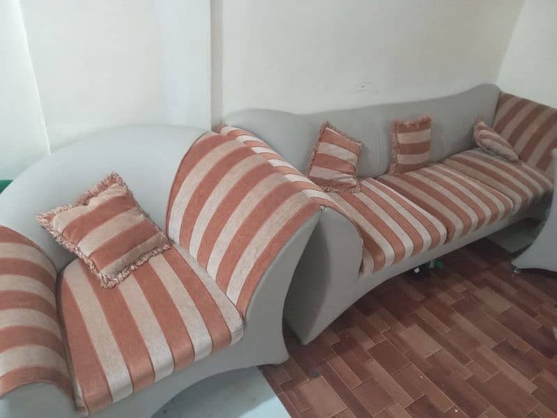 7 seater sofa set good condition 2