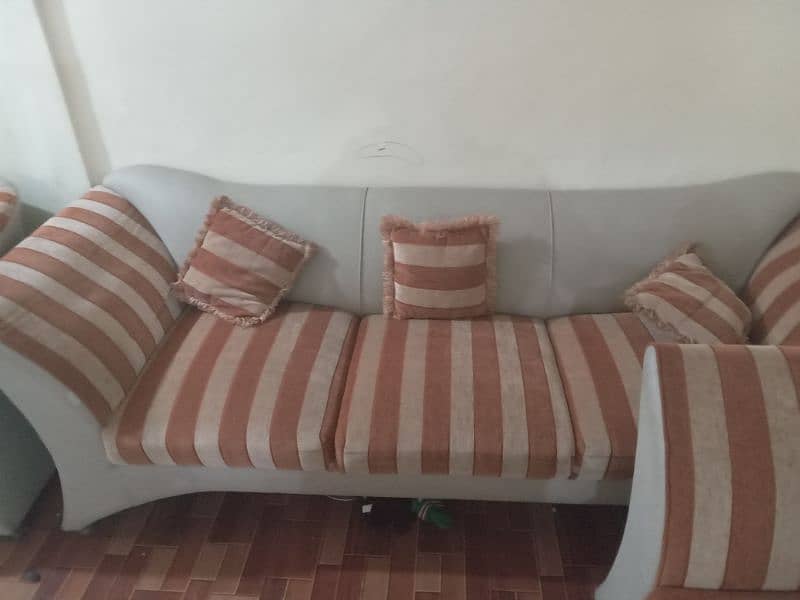 7 seater sofa set good condition 4