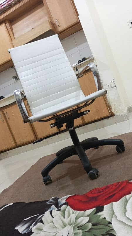 Gaming Chair Urgent Sale 0