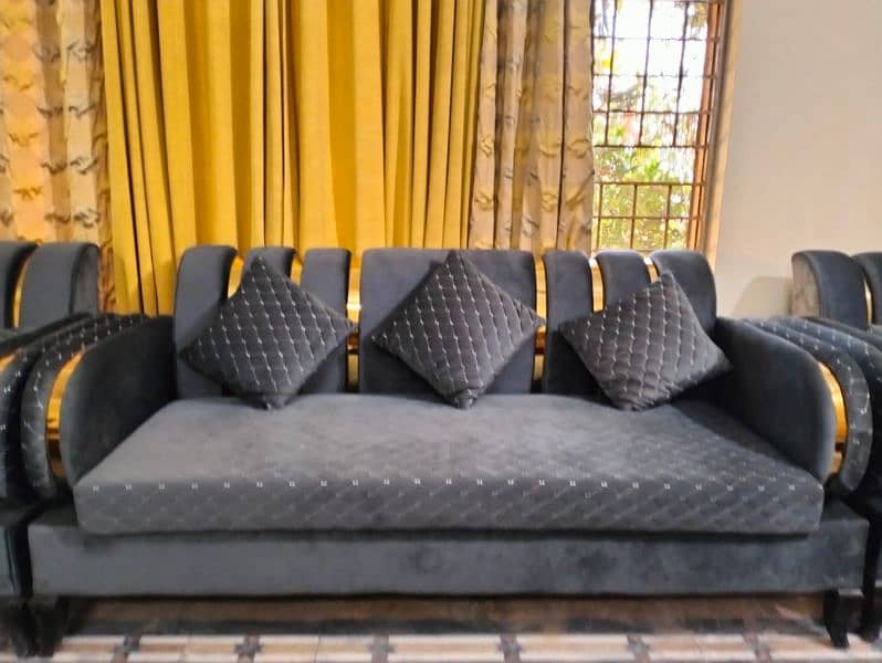 5 seater sofa set is available 0