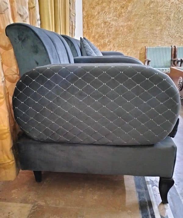 5 seater sofa set is available 3