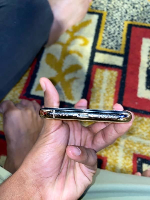 iphone xs 3