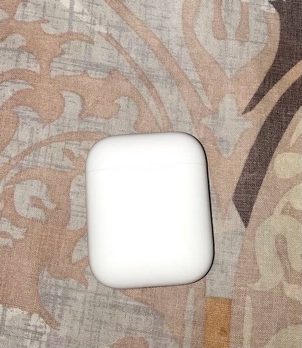 apple airpods second generation original 1