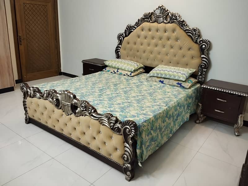 King size Bed with Mattress, 2 Side Tables, Dressing Table 0