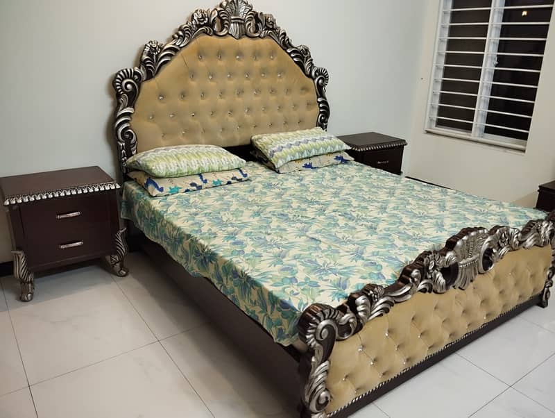 King size Bed with Mattress, 2 Side Tables, Dressing Table 2