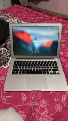 Apple MacBook Air 2017 with original charger