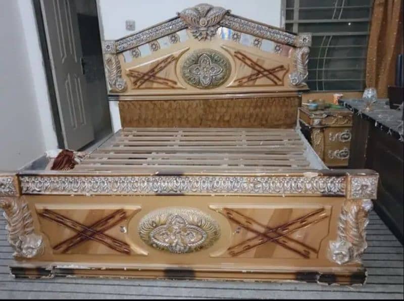 I want to sale bed or one side table full clear bed  colour krwana h 2