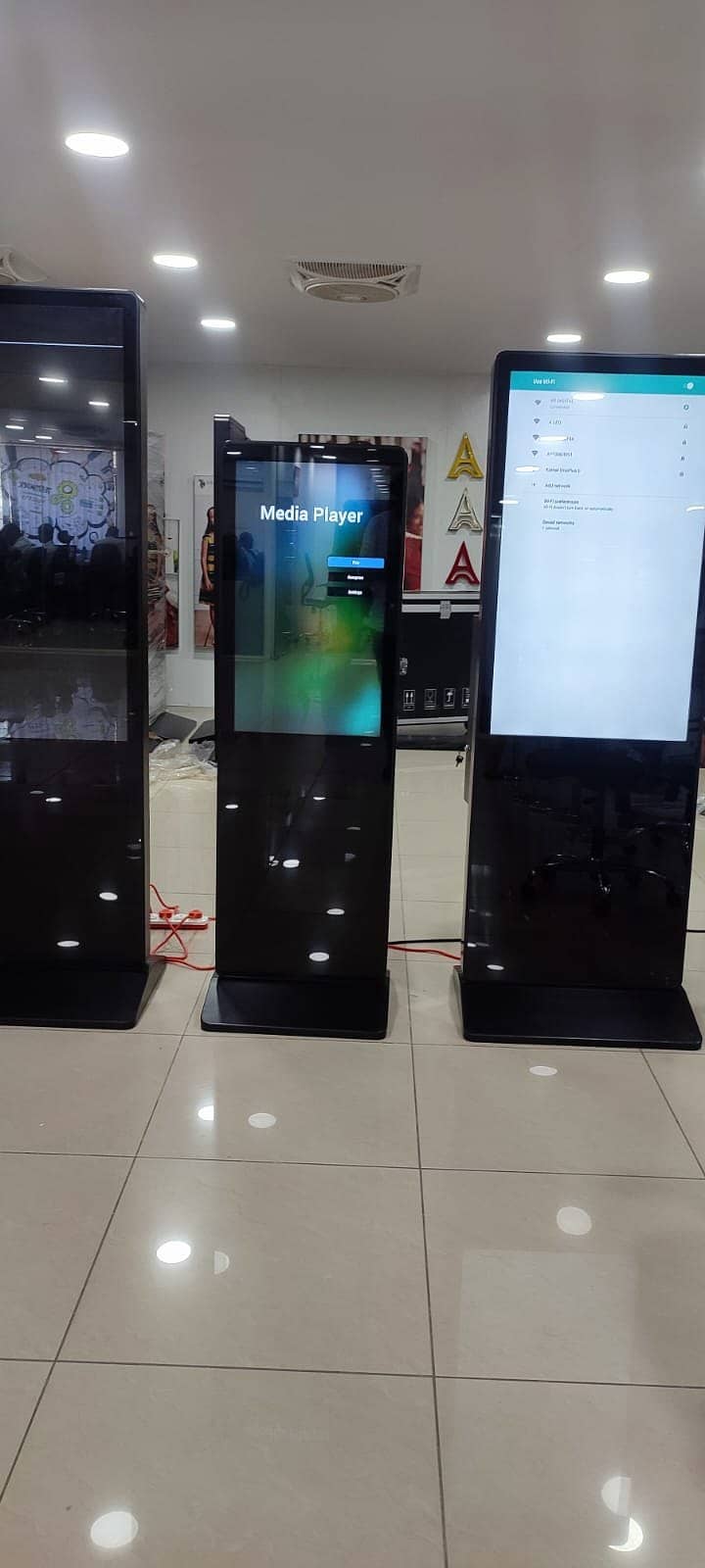 Digital Kiosk-SMD Screen-Digital Standee-interactive Panel-Touch LED 1