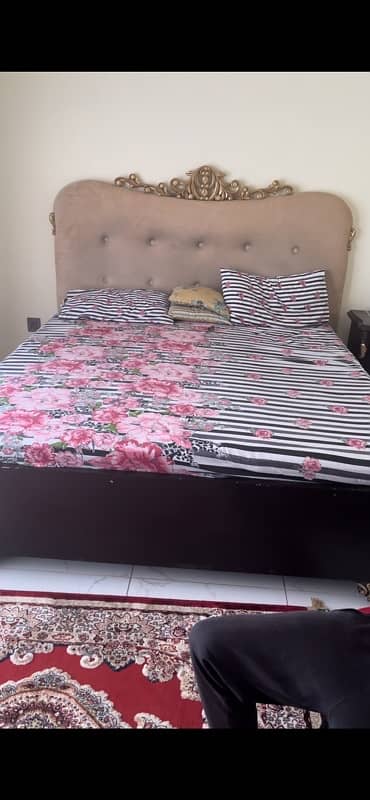 Designer Bed Set with 2 side tables without mattress 0