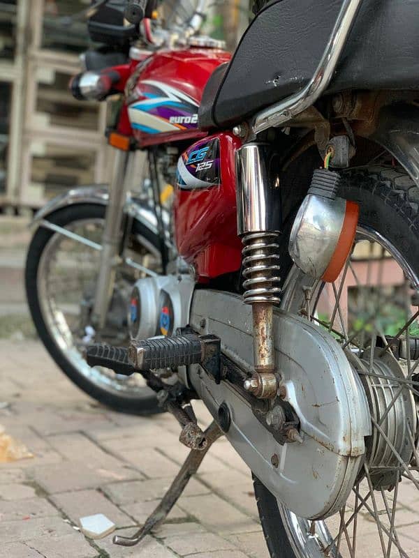 Honda 125 bike 4