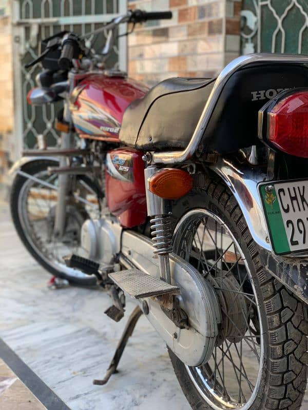 Honda 125 red colour good condition chakwal number ma all documents ok 1