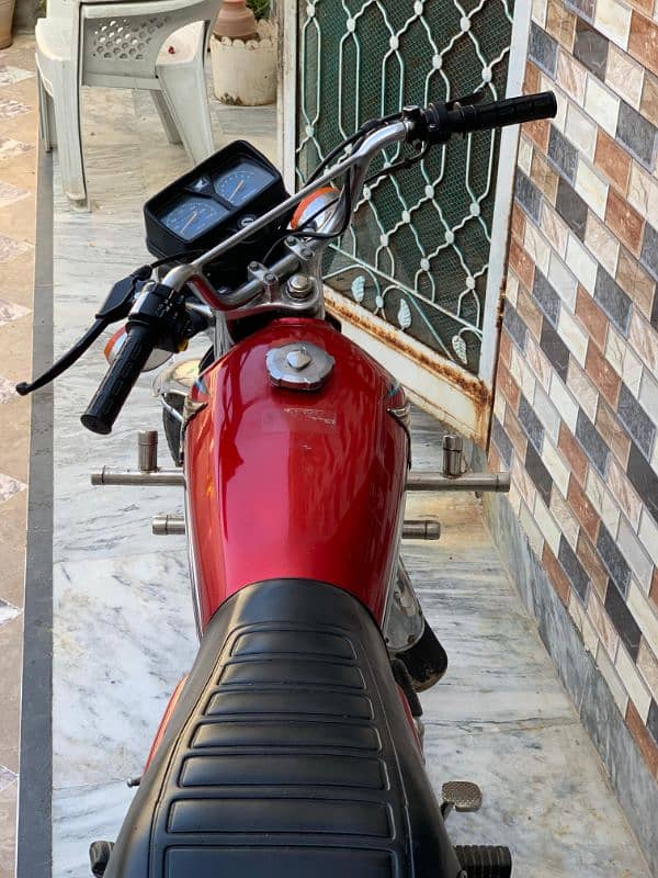 Honda 125 red colour good condition chakwal number ma all documents ok 4