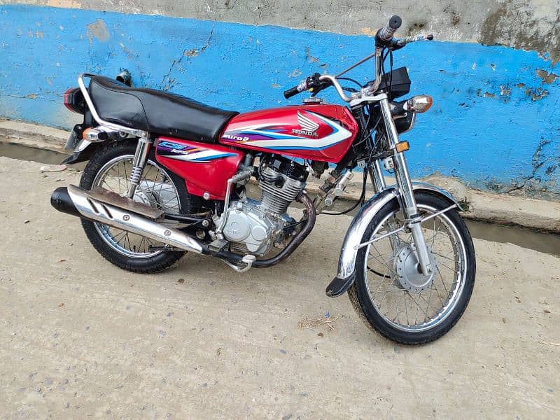 Honda 125 red colour good condition chakwal number ma all documents ok 5