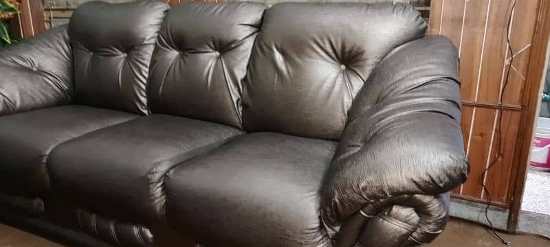 Full leather sofa 7 seater set for urgent sale 4