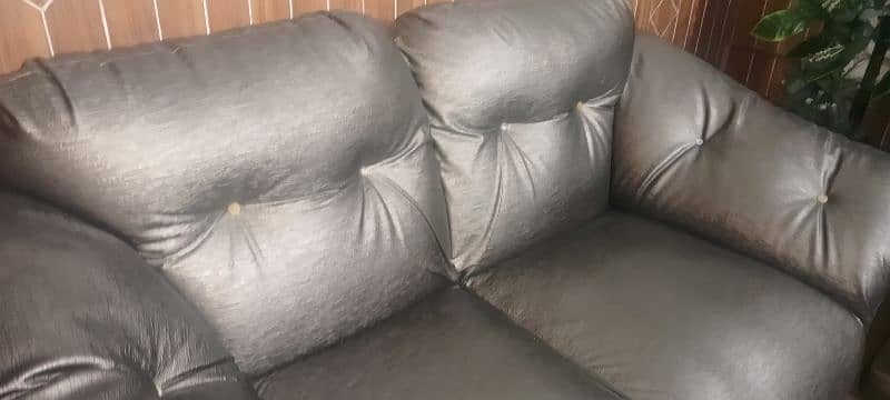 Full leather sofa 7 seater set for urgent sale 5