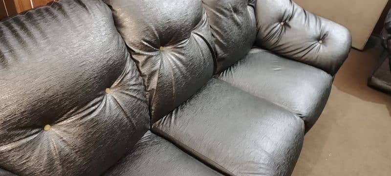 Full leather sofa 7 seater set for urgent sale 6