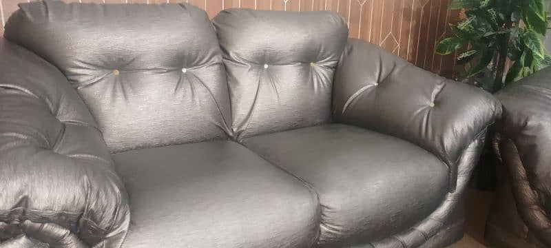 Full leather sofa 7 seater set for urgent sale 7