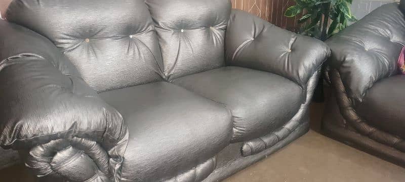 Full leather sofa 7 seater set for urgent sale 8