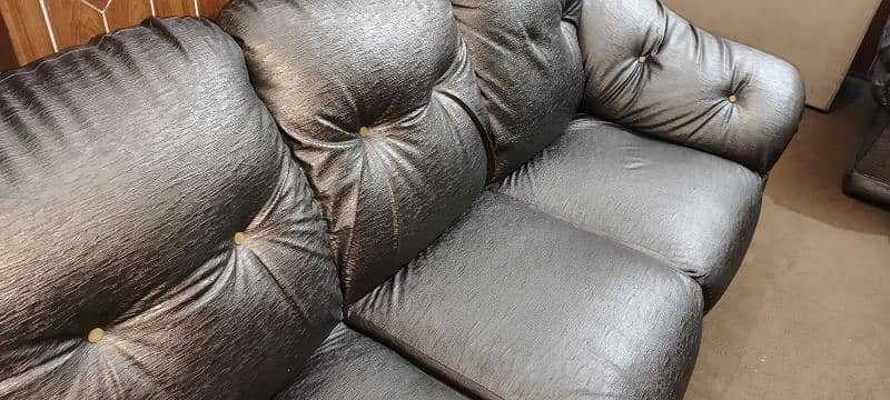 Full leather sofa 7 seater set for urgent sale 9