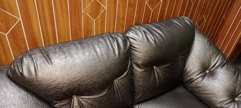 Full leather sofa 7 seater set for urgent sale 10