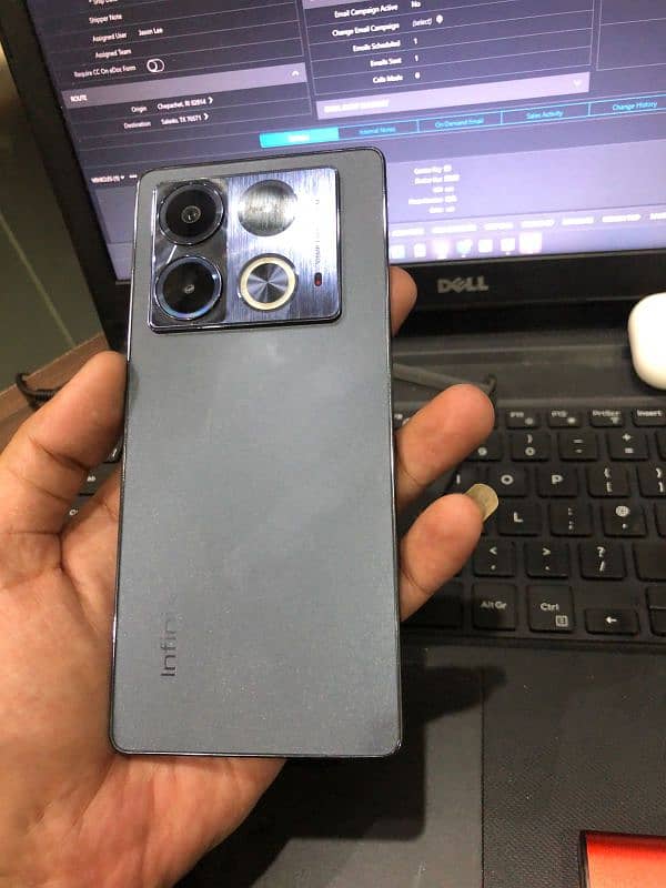 Urgent sale Infinix note 40 with wireless charger 1